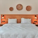 Hotel The Pearl 4*