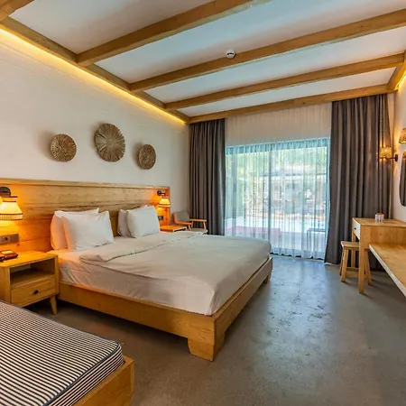Hotel The Pearl 4*