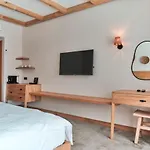 The Pearl Otel