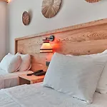 Hotel The Pearl 4*