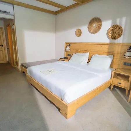 The Pearl 4*