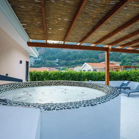 The Pearl Ξενοδοχείο 4*