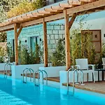 The Pearl 4*
