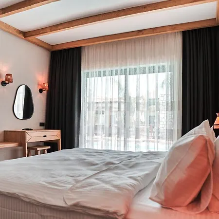 The Pearl Hotell 4*